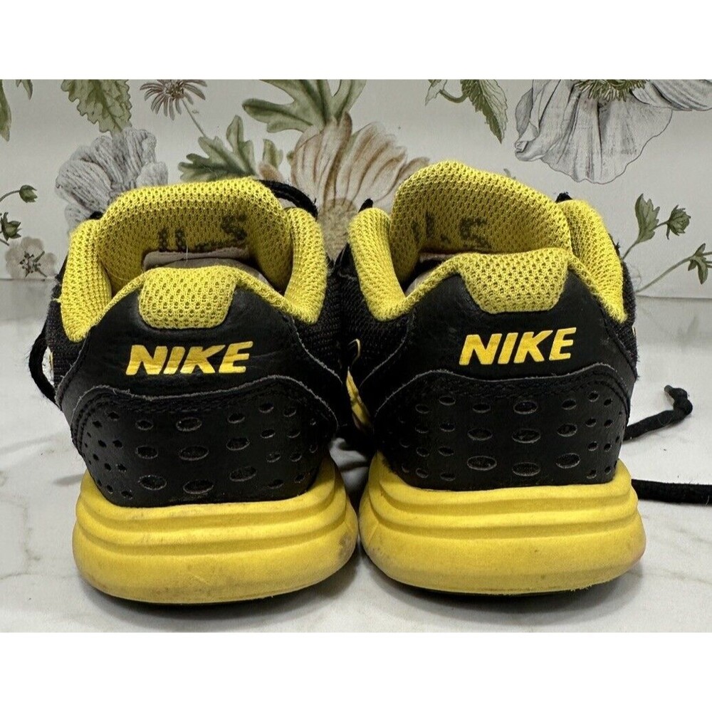 NIKE Kids ENDURANCE TRAINER Lace Sneakers Tennis Shoes Black Yellow Size 11.5 - Picture 2 of 7